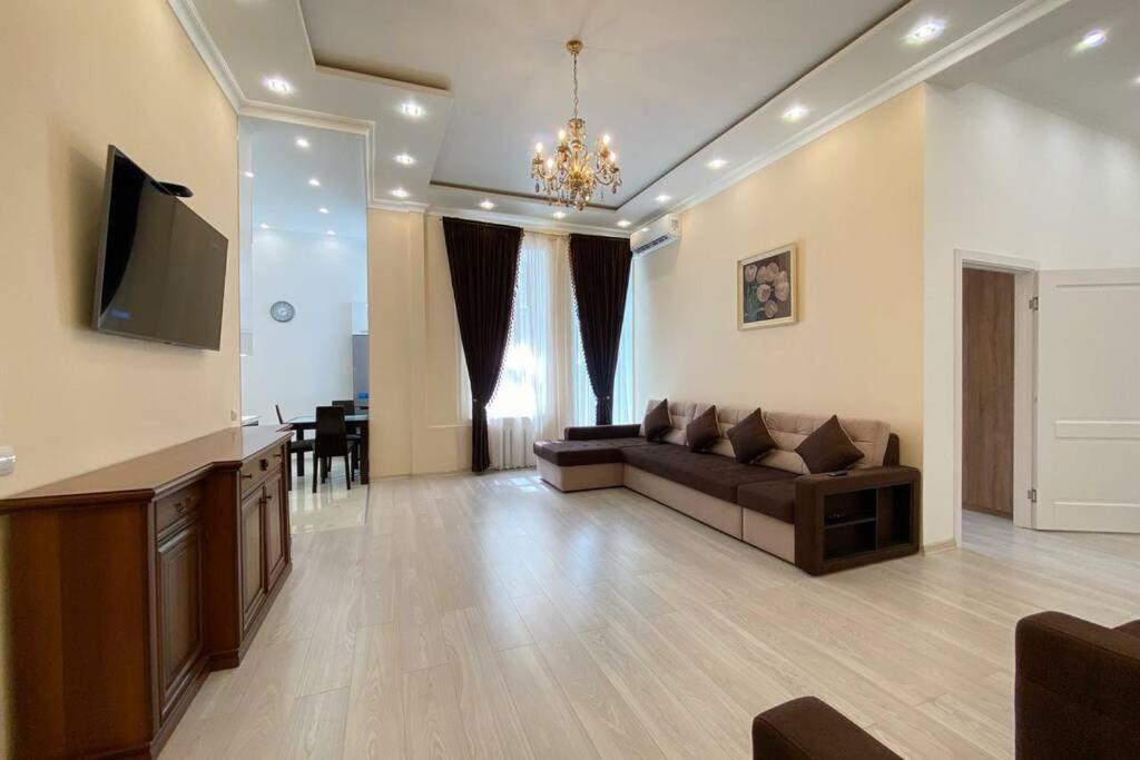 Comfortable Luxury Apartment With 3 Rooms. Center Heart Of Kiev Bagian luar foto