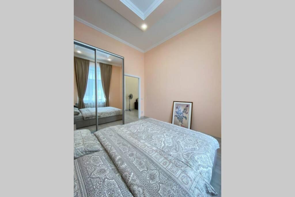 Comfortable Luxury Apartment With 3 Rooms. Center Heart Of Kiev Bagian luar foto