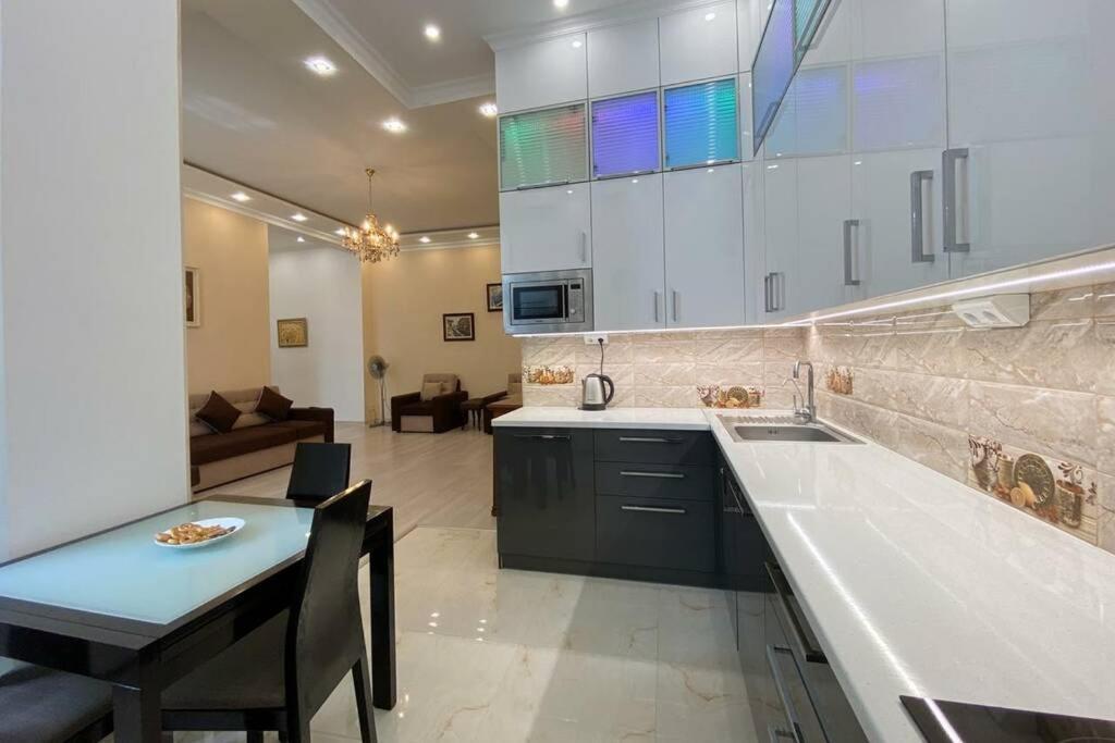 Comfortable Luxury Apartment With 3 Rooms. Center Heart Of Kiev Bagian luar foto