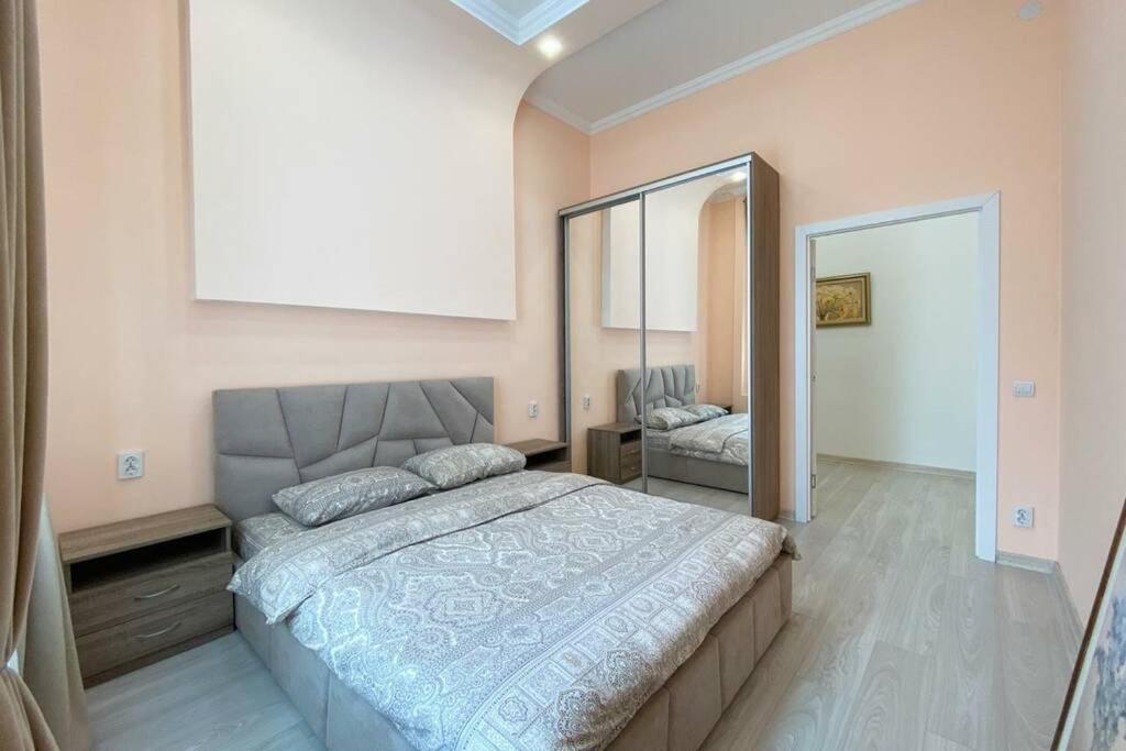 Comfortable Luxury Apartment With 3 Rooms. Center Heart Of Kiev Bagian luar foto